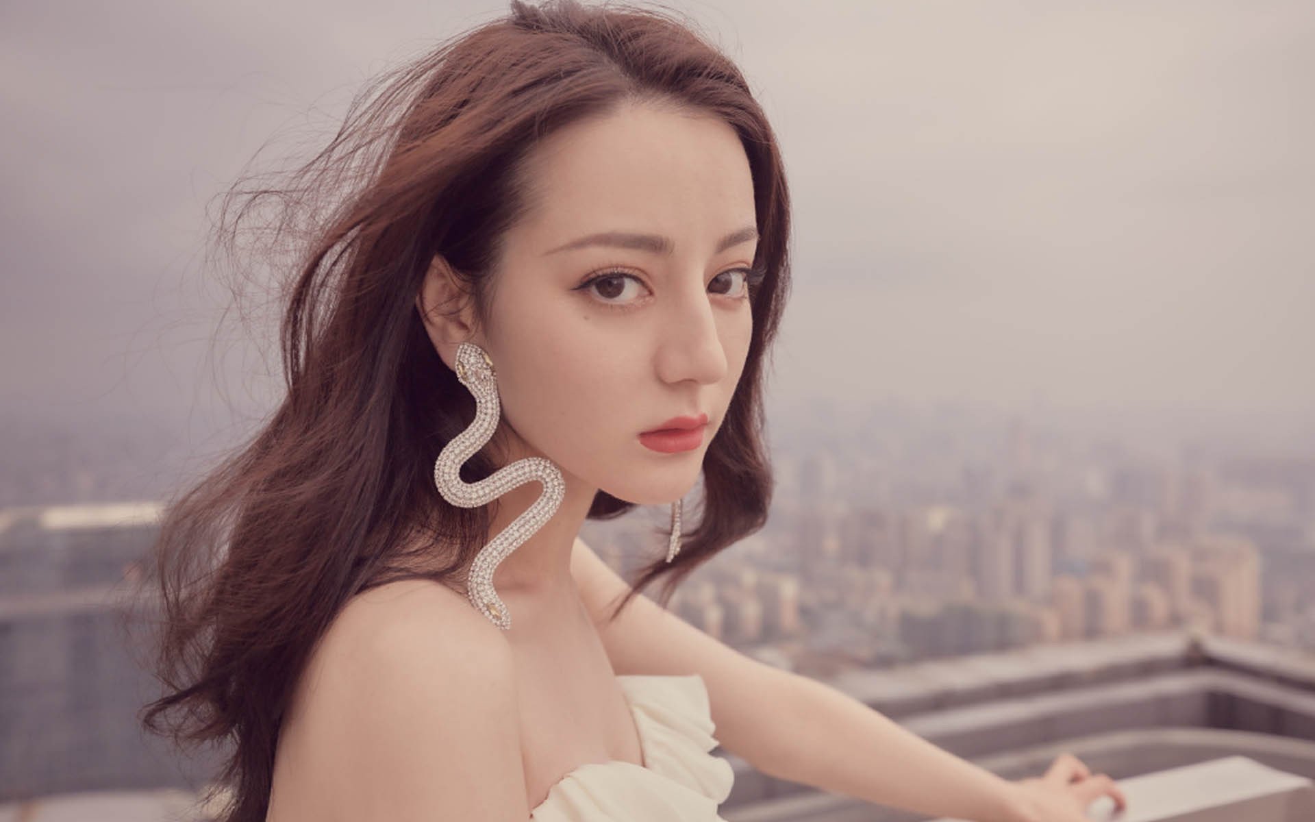 双城记,当体系巨兽与万能核心同时露出獠牙