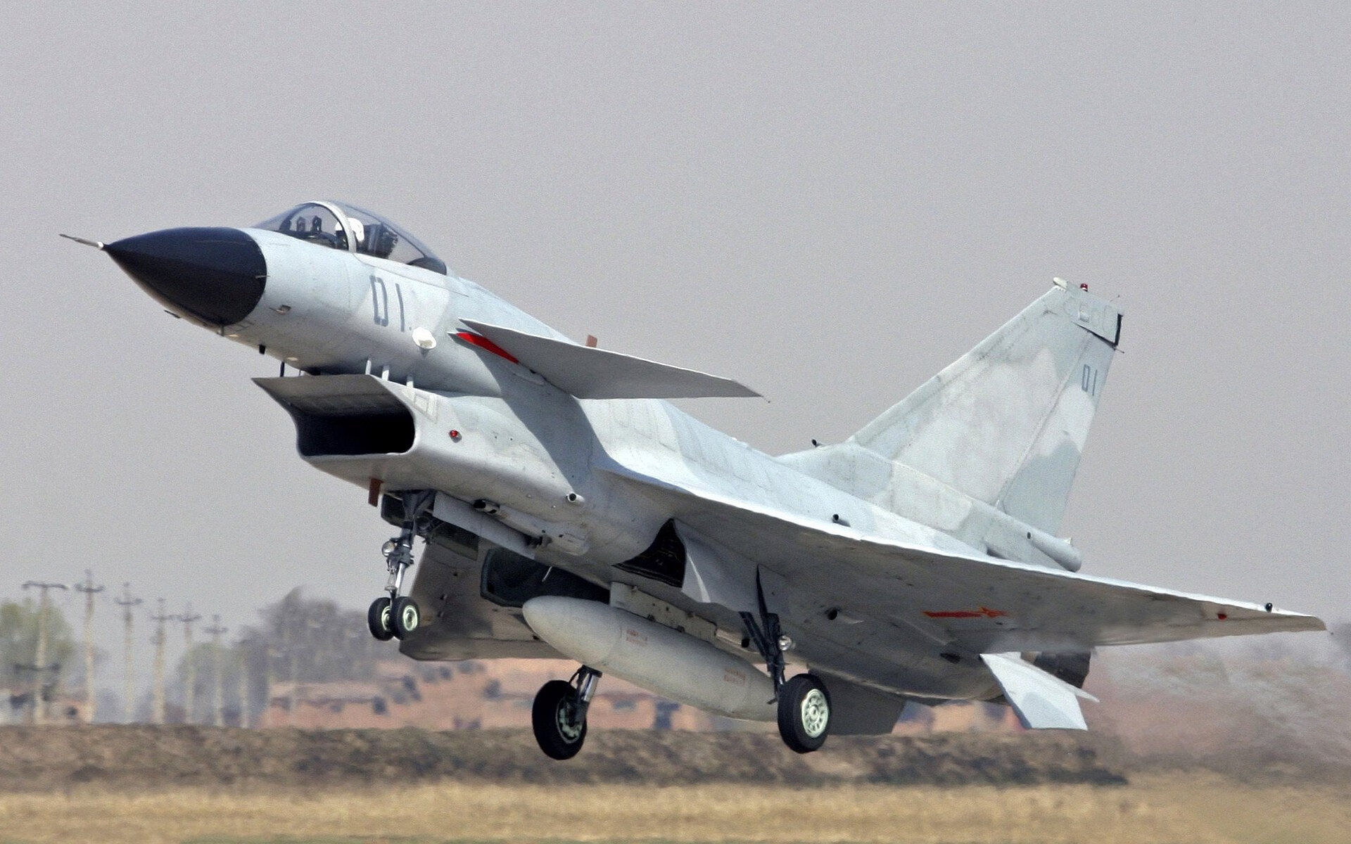 绿茵场与篮球馆的共震，德甲争冠白热化与鹈鹕跨洋捕猎广东队