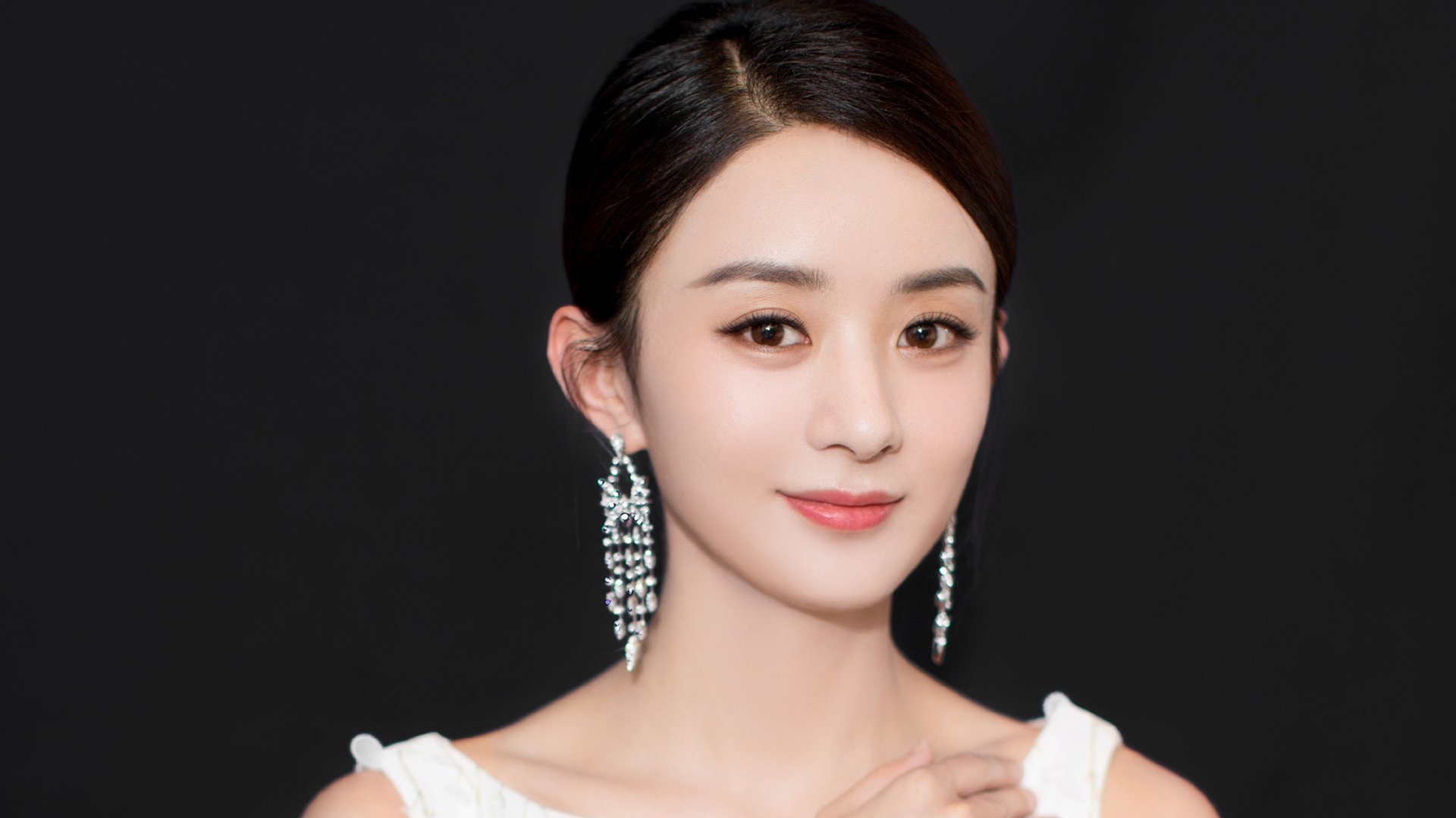 开云体育官网-克瓦拉茨赫利亚单骑掌风云，卡塔尔封锁映照赛场外的地缘博弈