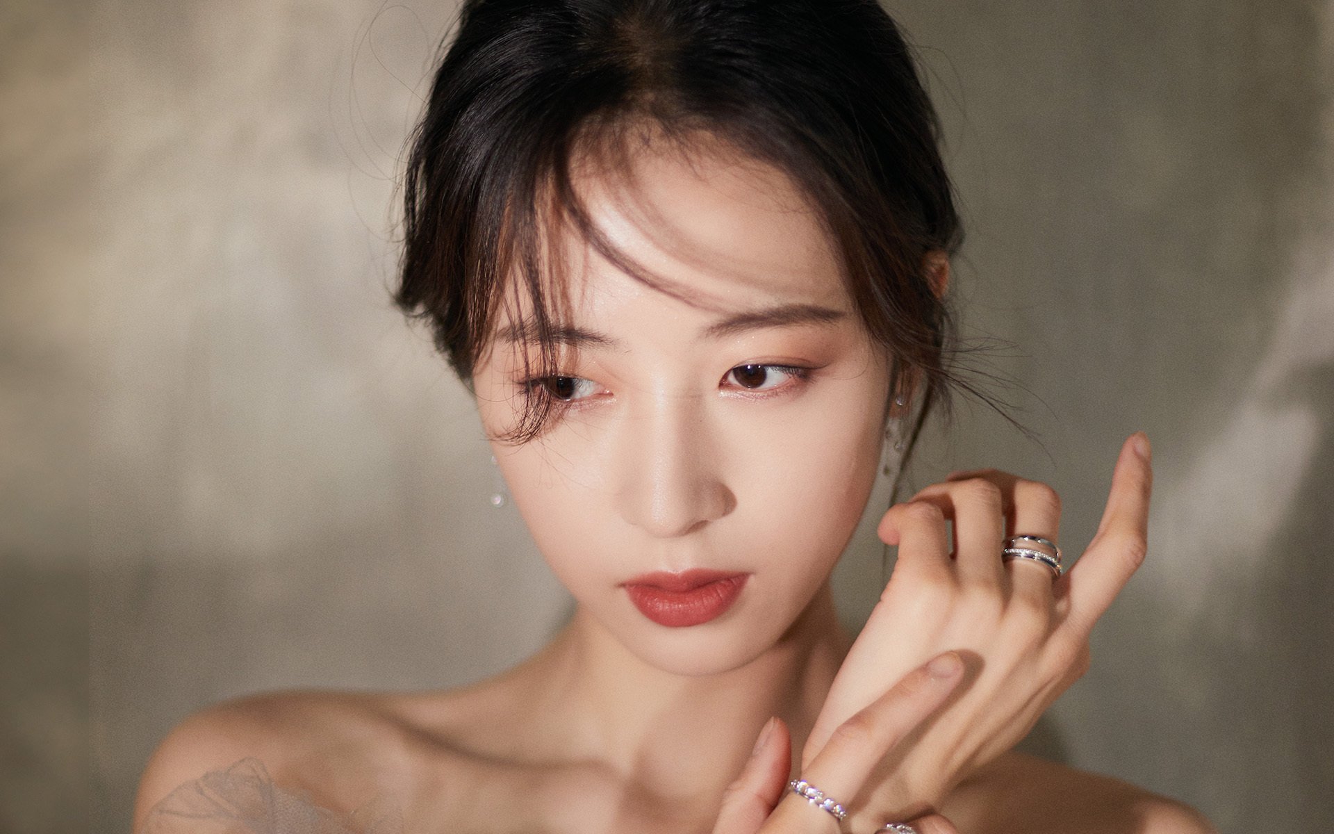 杰伦格林独砍40分,率国王队击退深圳队,华丽球风引爆全场