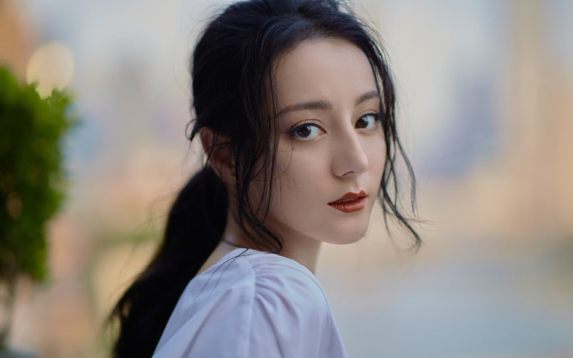 铁血与锦绣的变奏，足球的两种救赎